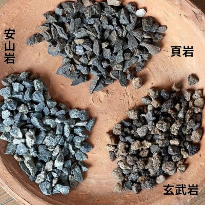 化粧石 観葉植物の土が見えないように隠し おしゃれに飾る